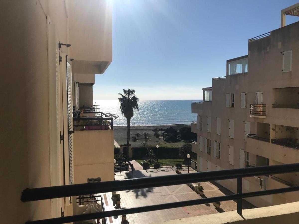 Espectacular Residencial En 1A Linea Con Piscina Leilighet Benajarafe Eksteriør bilde