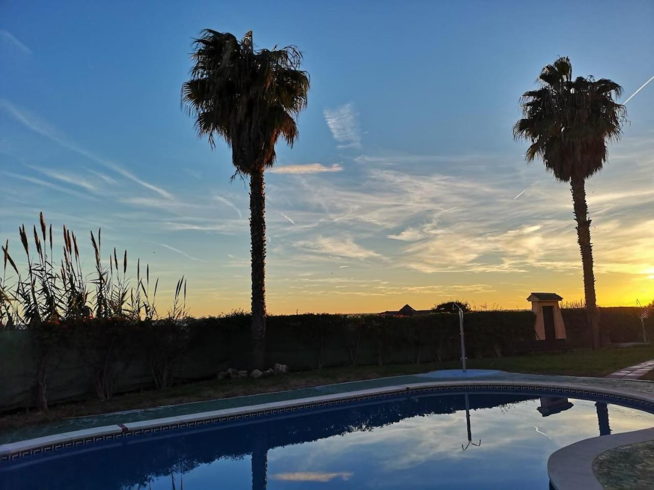 Espectacular Residencial En 1A Linea Con Piscina Leilighet Benajarafe Eksteriør bilde
